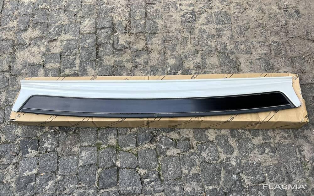 Накладка заднього бампера Toyota Land Cruiser 200 Крузер 200 від2016-2022гг PZ33260023A1 орі, фото 1