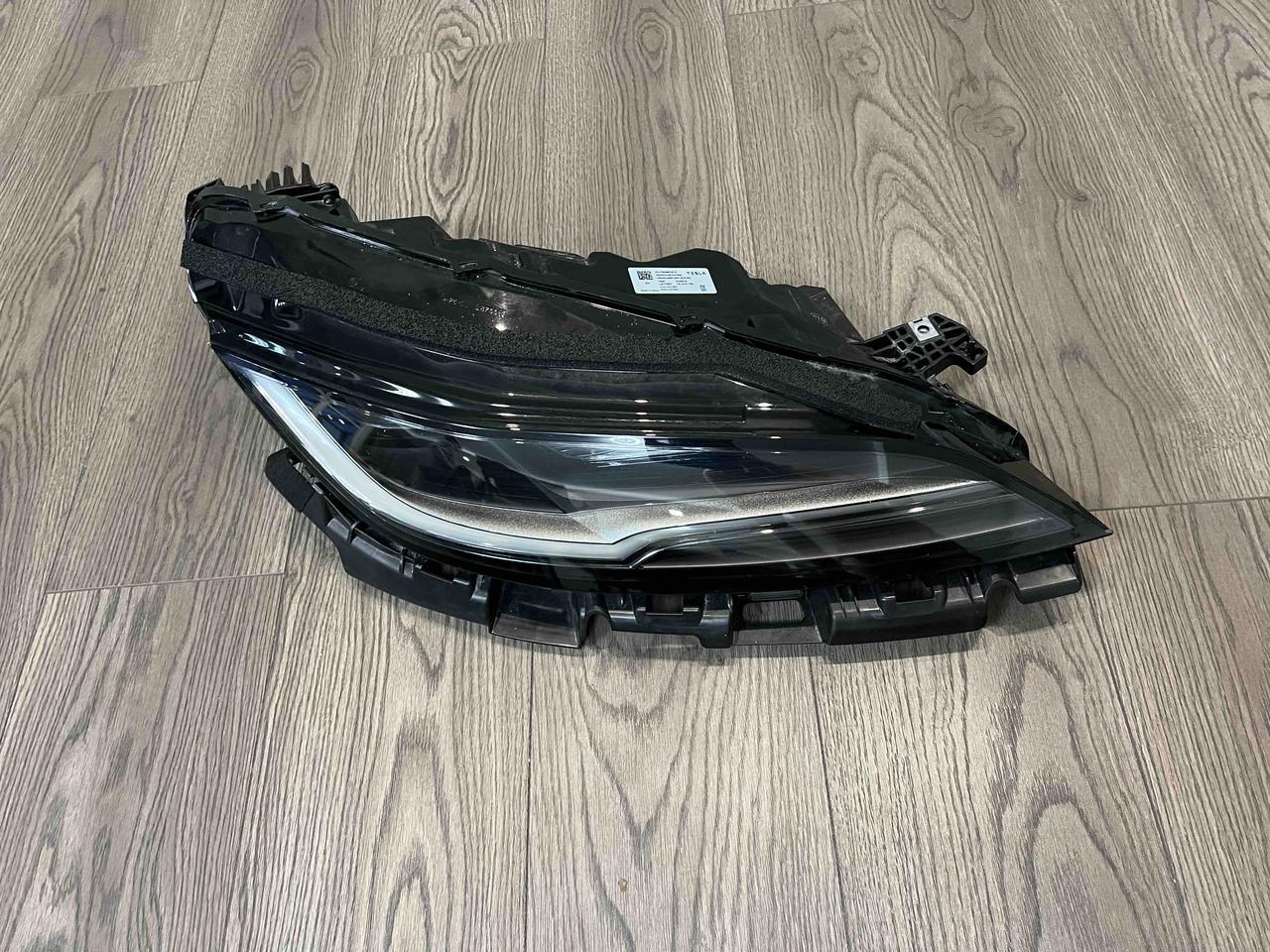 Фара передня права Tesla Model 3 від2024-гг 1760889-00e оригінал б/у, комплектна, фото 1