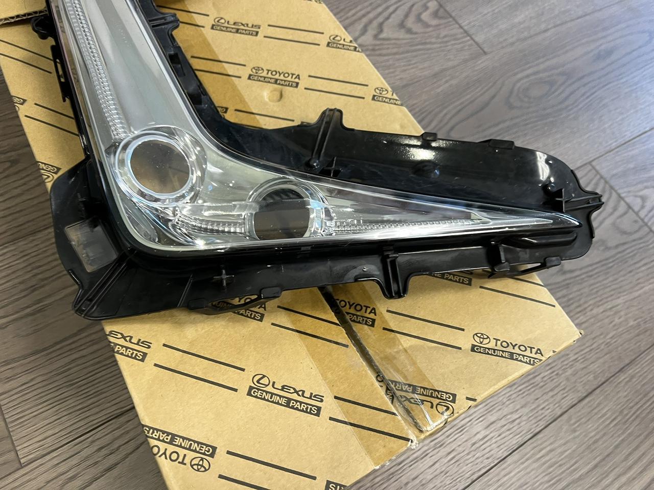 Скло фари протитуманної передньої лівої ПТФ Lexus LX 3 від2016-2021гг 8138260020 оригінал бу, фото 1