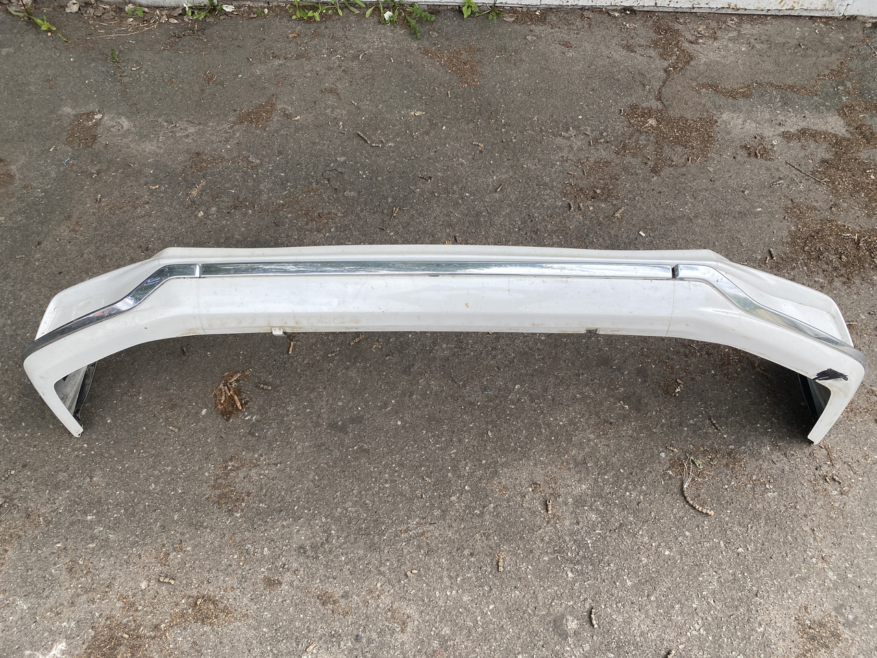 Накладка переднього бампера Lexus LX 570 від2012-2015гг оригінал D2531-49510-00 Хром цілий у бронепленні, фото 1