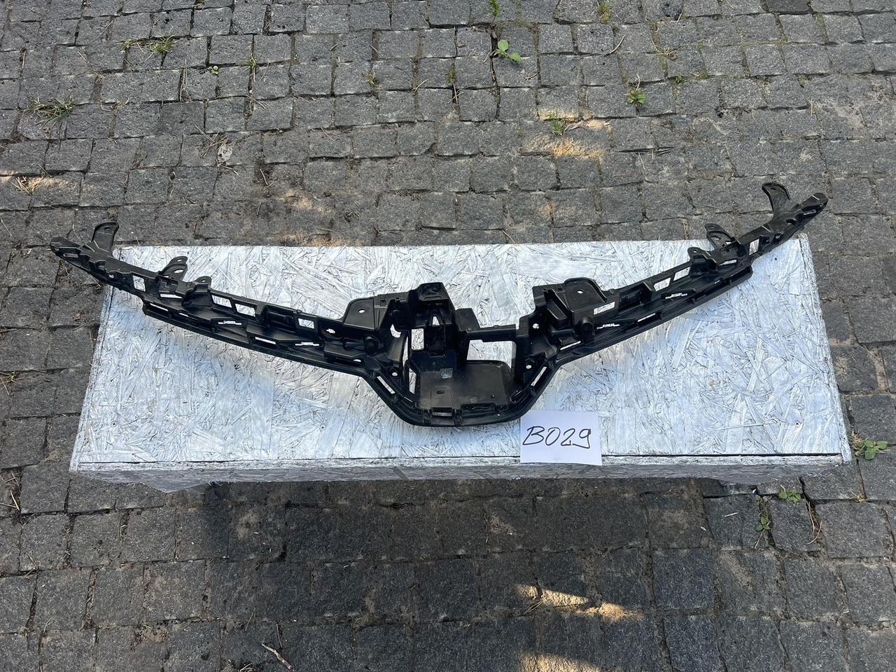 Каркас решітки радіатора переднього бампера Toyota corolla e21 від 2018-2021 рр. 53111-02c90 ціла оригінал, фото 1