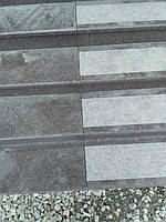 Вхідна група зі сходами з термодоріжкою по центру з токівського каменю