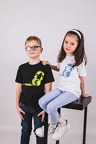 Дитяча футболка з принтом Навушники кулір