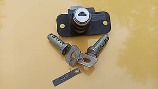 Замок багажника 2108, 2109 з личинками (чорний)