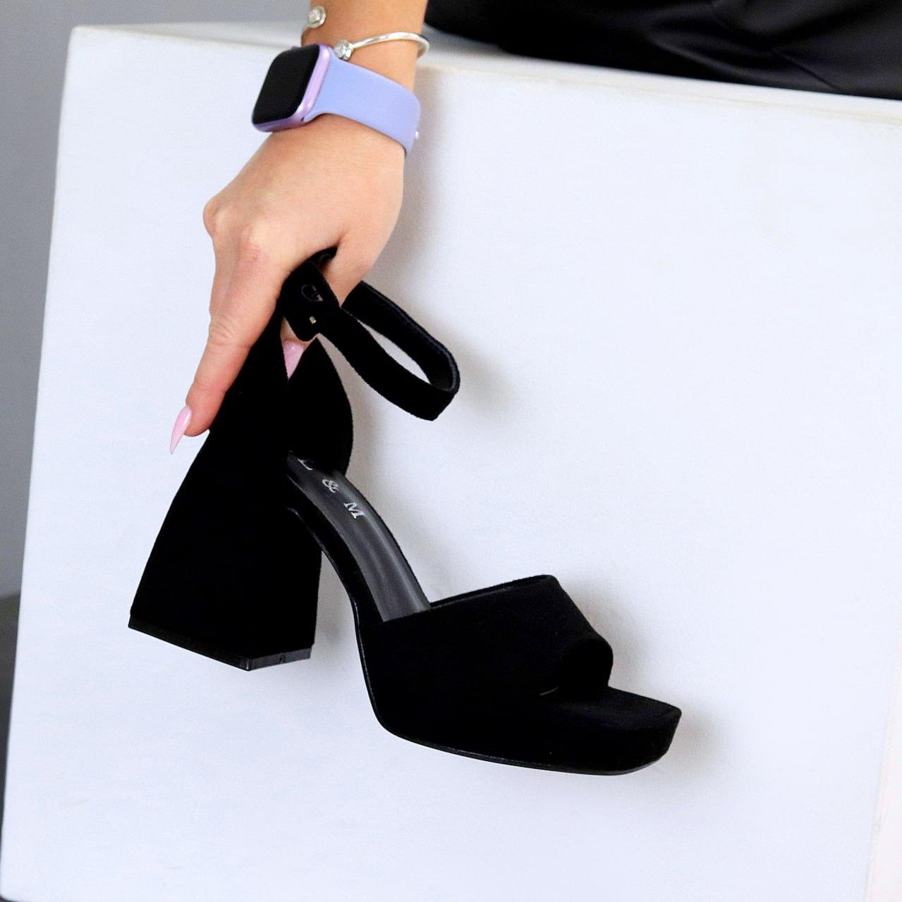 Жіночі босоніжки на широкому каблуку молодіжні чорні екозамша