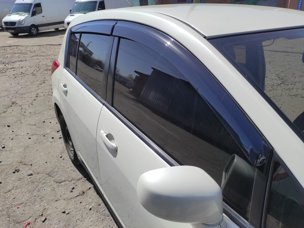 Дефлектори вікон (вітровики) Nissan Tiida (хетчбек) 2004-2012 (ATM)