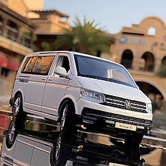 Модель автомобіля Volkswagen Multivan RESTEQ — біла металева машинка 1:32 з інерційним механізмом і світлозвуковими ефектами