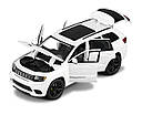 Модель автомобіля Jeep Grand Cheroke. Металева машинка Джип Гранд Черокі 1:32. Горять фари, звук двигуна, фото 7