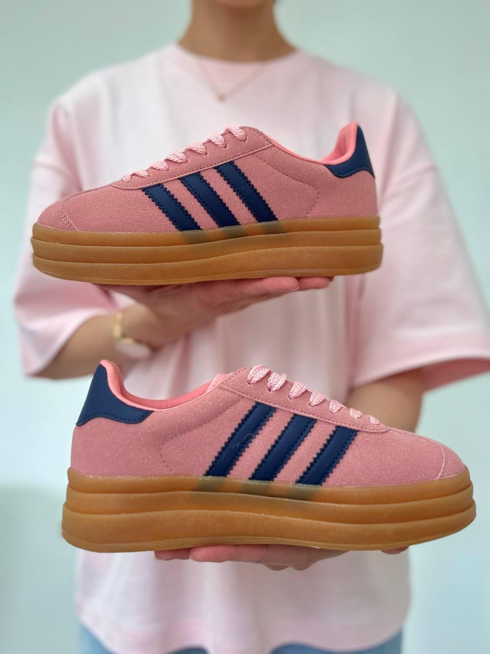 Стильні жіночі замшеві кросівки Gazelle Platform PINK/Рожеві із синіми смужками