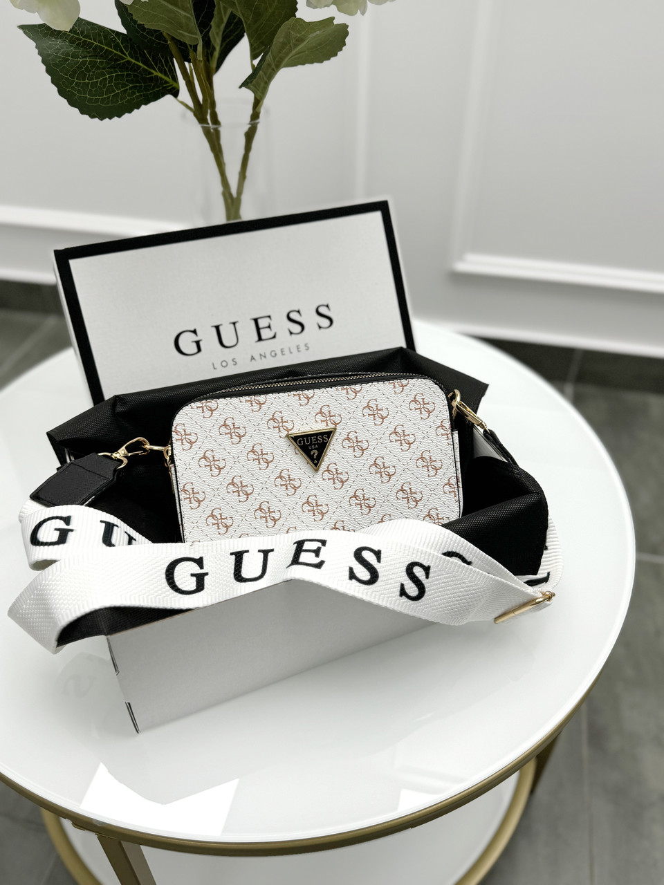 Жіноча сумка Guess The Snapshot Bag White Black Біла Екошкіра Крос Боді на 2 відділення широкий ремінь Гесс, фото 1