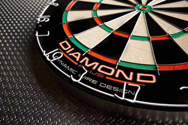 Фірмова мішень для гри в дартс зі справжнього сизалю Diamond Winmau Англія з дротиками, фото 3