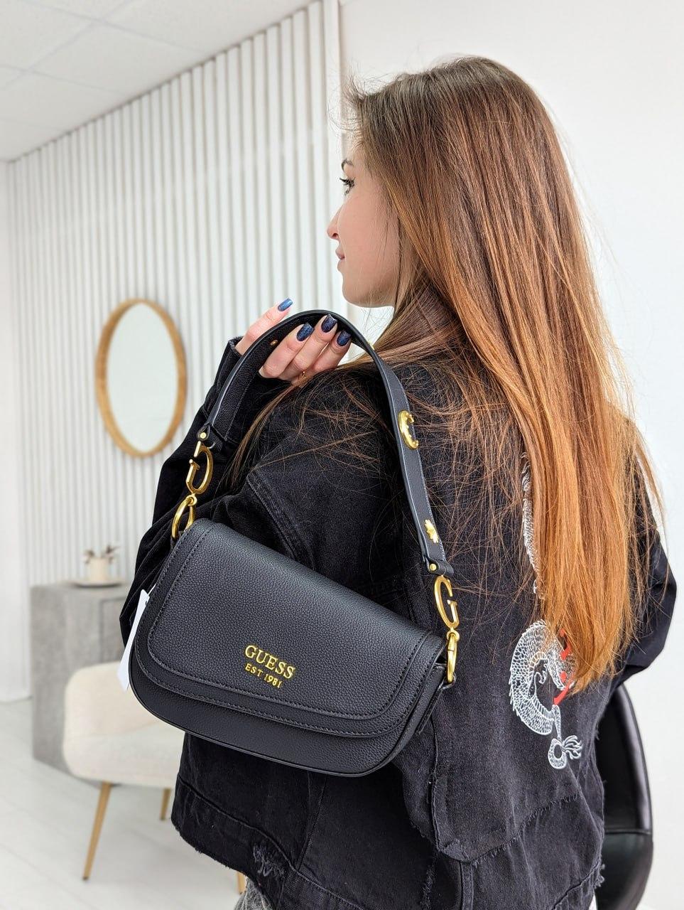 Жіноча сумка Guess Dream Black чорна Сумка Гесс Дрім сідло канва на 1 відділення на довгому ремені