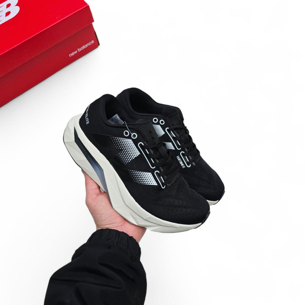 Чорні літні  Жіночі кросівки New Balance Elite V4 чорні, фото 1