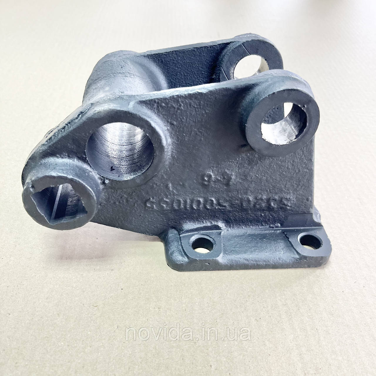 Кронштейн кріплення кабіни 5320 нижній лівий КАМАЗ 5320-5001035