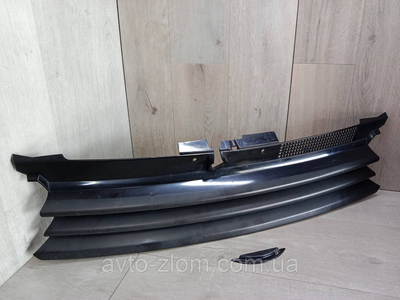 Решітка радіатора Volkswagen Golf 4, Гольф 4. Без значки. 1J1653JOE., фото 1