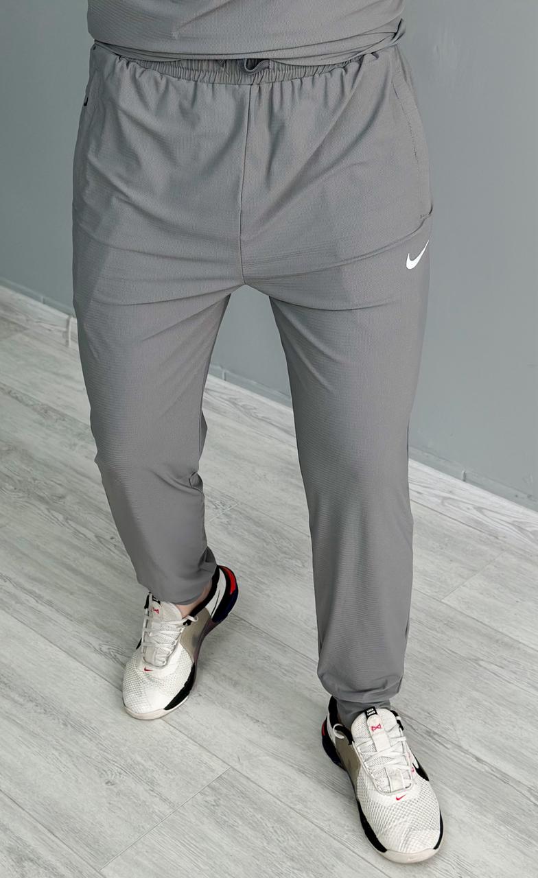 Чоловічі полегшені спортивні штани Nike сірі тонкі спортивні штани Найк на літо