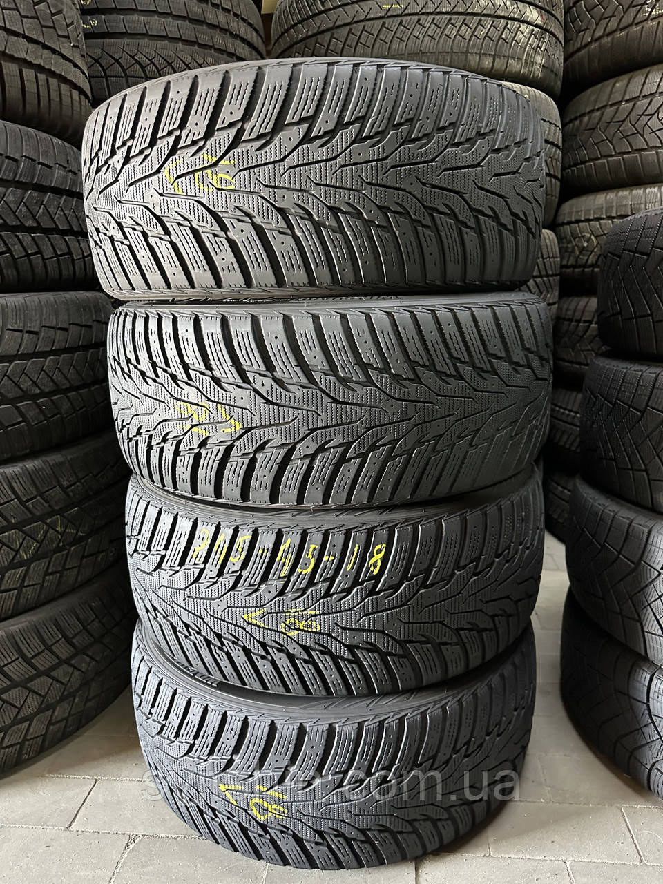 Шини зима 245/45r18 Nexen winguard win Spike WH62 комплект, фото 1