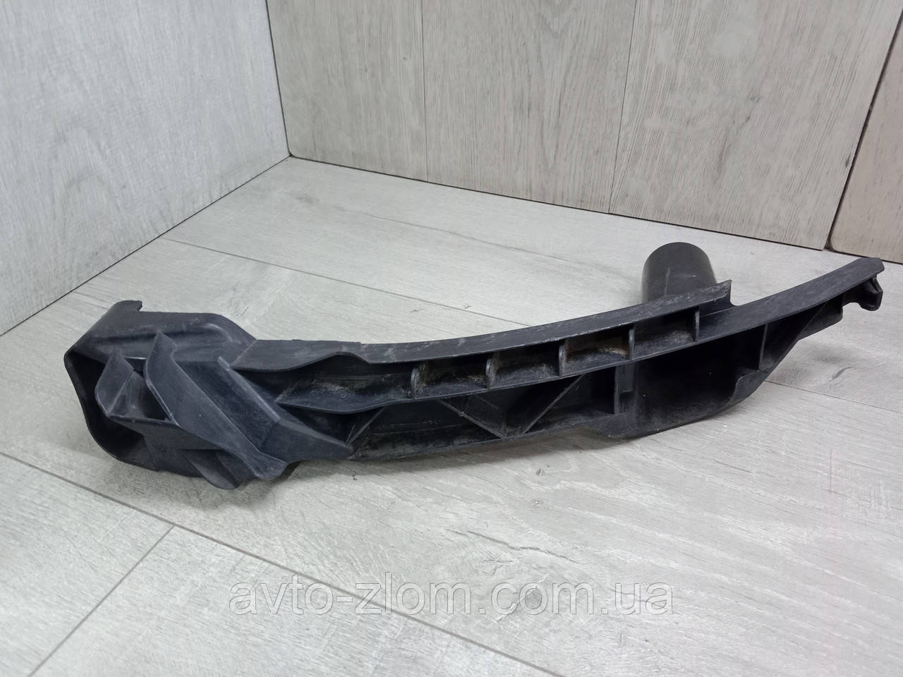 Кронштейн бампера переднього Volkswagen Golf 5, Гольф 5. Лівий. 1K0807889A., фото 1