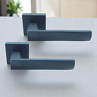 Качественная квадратная дверная ручка для межкомнатных и входных дверей в черном цвете TRION LIBERA 49 BLACK