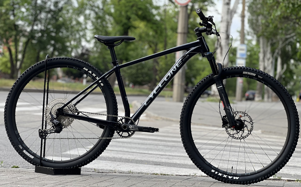 Велосипед гірський спортивний 29" СYCLONE ALX чорний на зріст 165-175 см