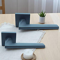 Качественная квадратная дверная ручка для межкомнатных и входных дверей в черном цвете TRION MARS 49 BLACK