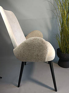 Крісло обіднє на ніжках з м'яким сидінням та спинкою Ченто