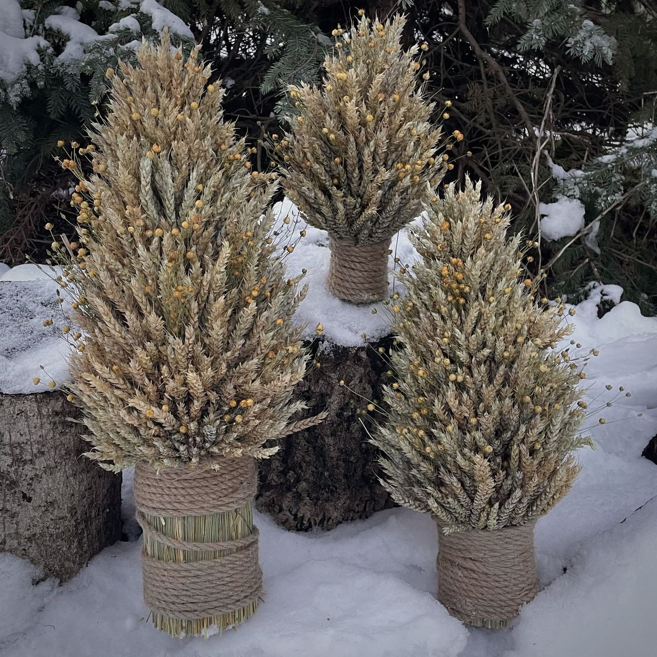 Дідух Різдвяний «Ялинка» з пшеничного колосся та льону 40 см Святкова прикраса, оберіг