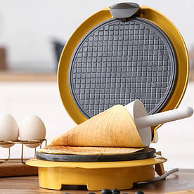 Вафельниця потужністю в 770 Вт та конусом для рожків