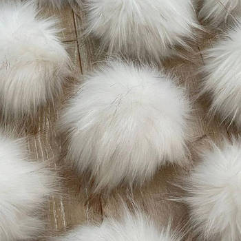 Хутряні бубони (помпони) для в'язаних шапок і шарфів