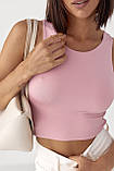 Однотонний жіночий кроп-топ з еластичної тканини пудрова коротка майка розмір Л, фото 5