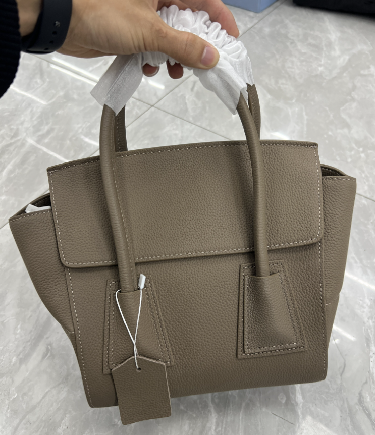 Містка шкіряна сумка з двома ручками блискавки під клапаном С60-КТ-4148 Кавова, фото 1