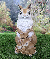 Зайчиха з зайчатами 37 см гіпс - садова фігура (1509)