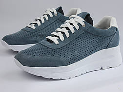 Сірі кросівки замшеві з перфорацією на білій підошві платформі літнє жіноче взуття Cosmo Ada Grey Vel Perf