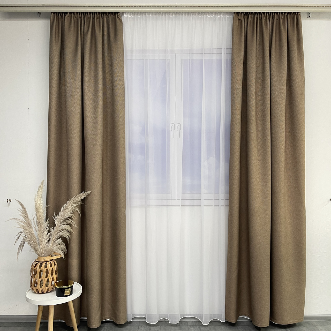 Щільні готові штори льон блекаут світло-коричневі Горіхові з тюлем, стильні однотонні портьєри blackout від сонця, фото 1