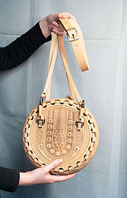 Кругла шкіряна сумка Берегиня бежева, з короткими і довгим ремінцями