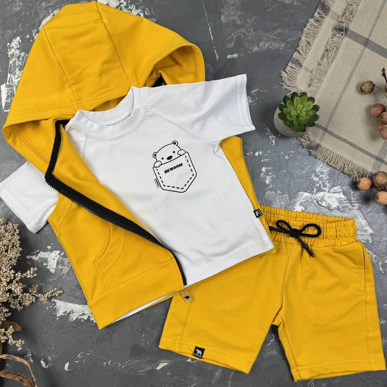 Дитячий літній костюм шорти + жилетка + футболка Prettybear Гірчиця/Білий