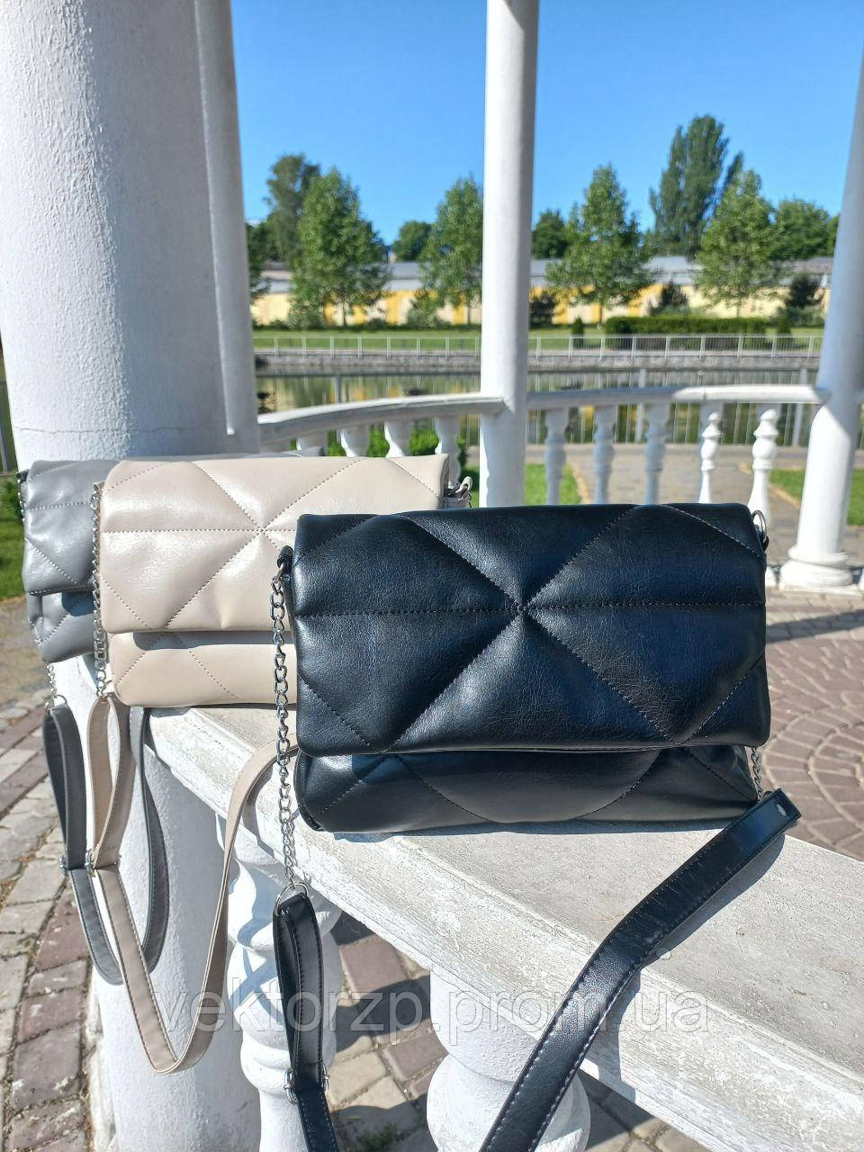 ЧОРНА — фабрична стьобана сумочка під клапаном, з ланцюжком, високої якості (Луцьк, 721), фото 1