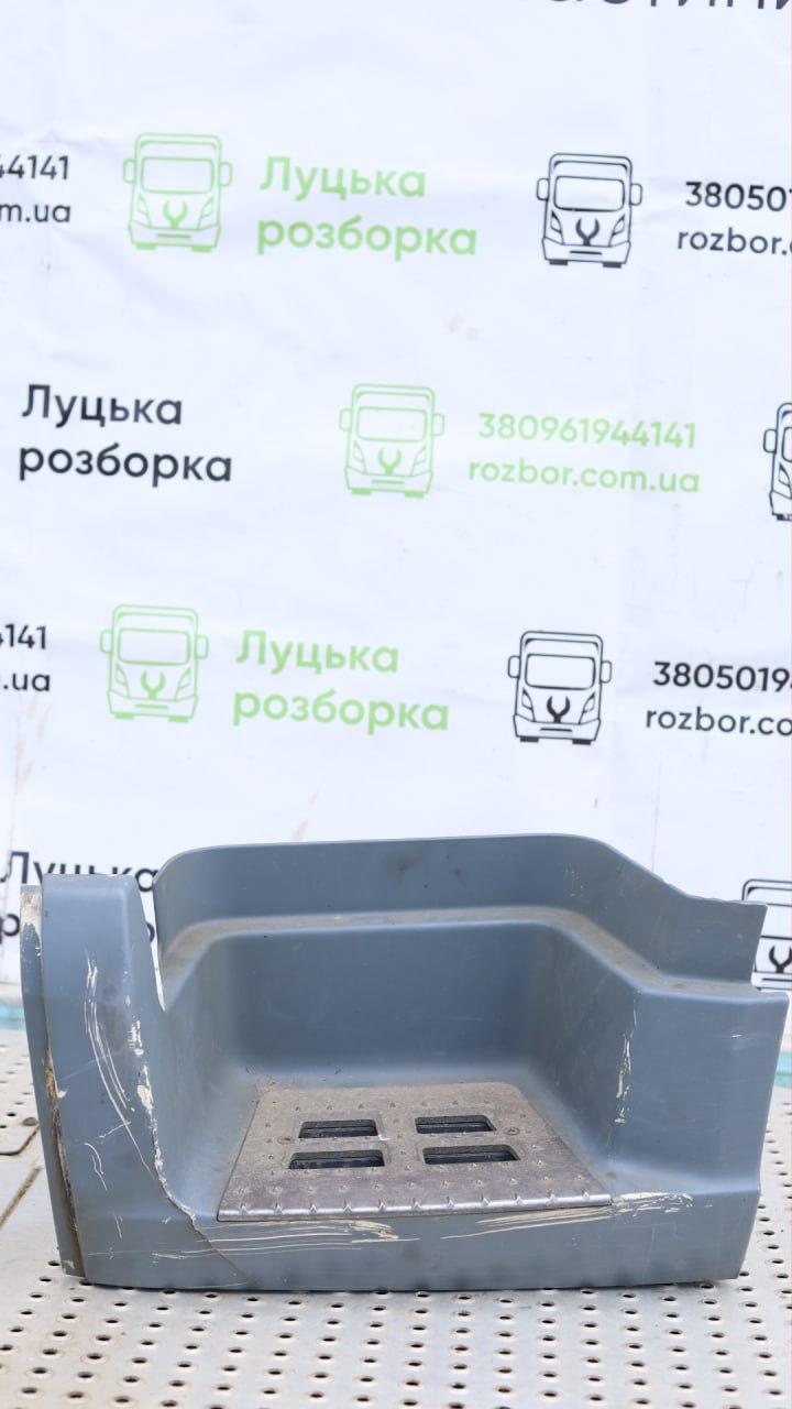 Нижня сходинка (мильниця) L (є потертості) б/в DAF CF 85 (1364798) оригінал, 280х350х590 мм
