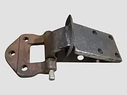 Петля дверей КрАЗ 250-6106011-02