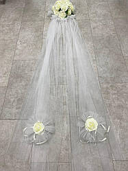 Ікебана на весільну машину в айворі кольорі. Прикраси на весільний автомобіль