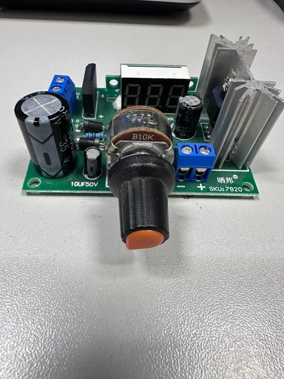 Регульоване джерело живлення LM317 2A з цифровим дисплеєм напруги