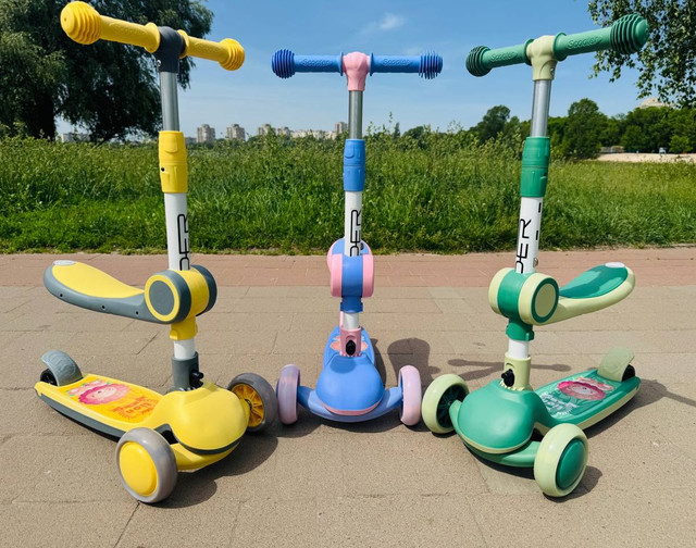 Дитячий самокат із сидінням