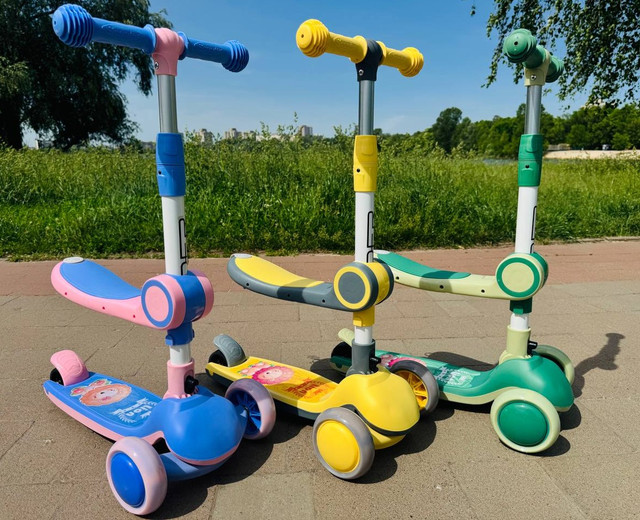 Самокат триколісний з сидінням