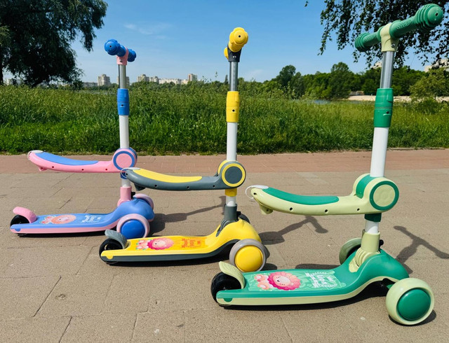 Самокат триколісний з сидінням