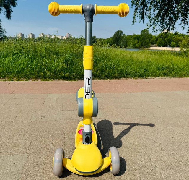 Дитячий самокат із сидінням