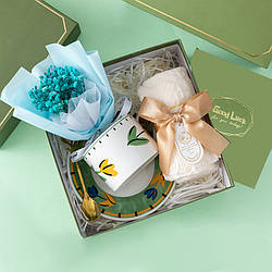 Сувенірний подарунковий набір 7X4 чашка з блюдцем + ніжка + рутенце + букет із гіпсофіли Blue 12956-81451