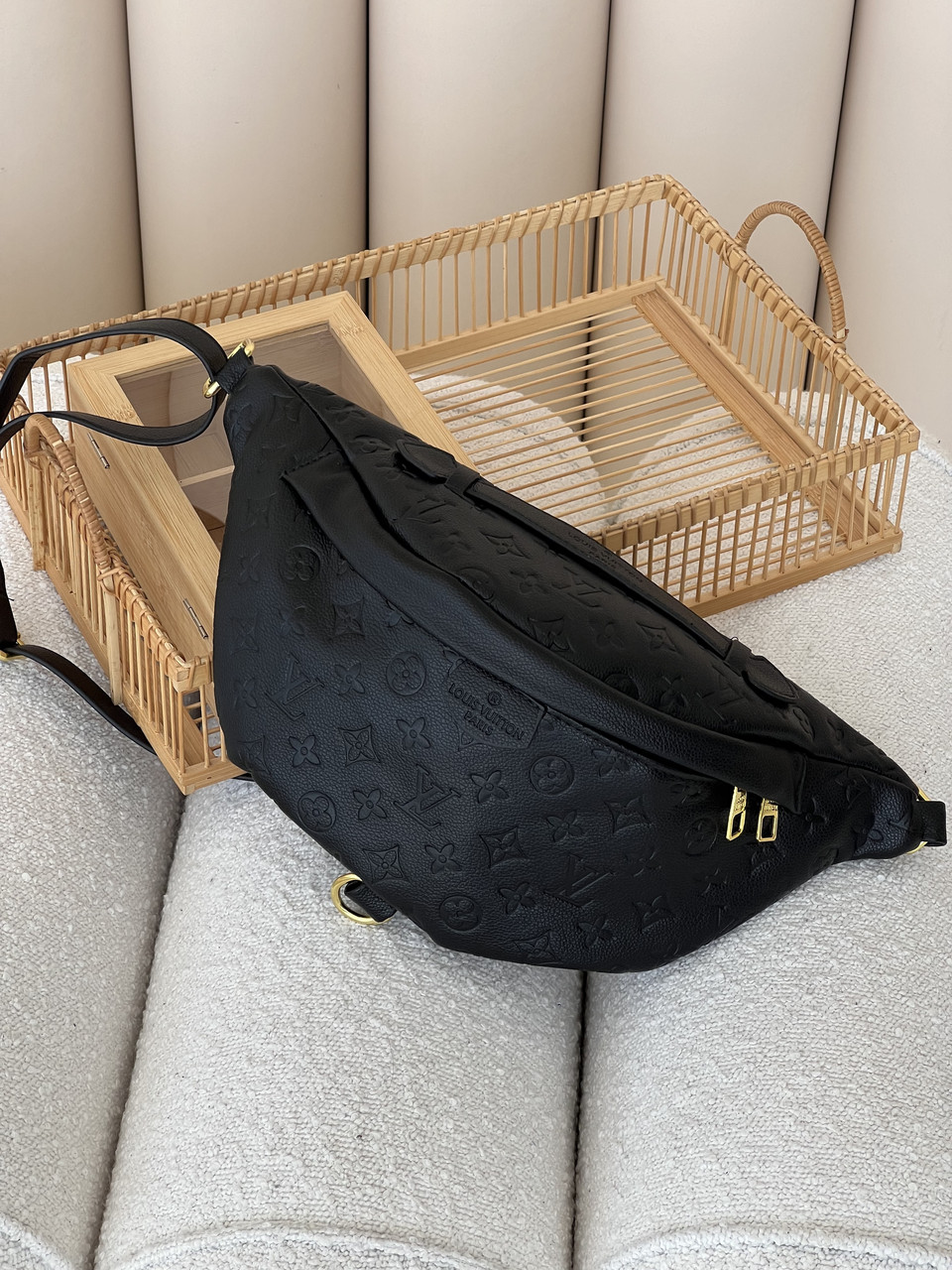 Жіноча бананка Louis Vuitton через плечі чорний стьобаний, поясна бананка Луї Віттон, фото 1