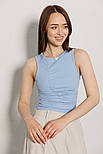 Трикотажний короткий топ у рубчик без рукавів із гумкою спереду, фото 4