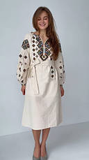 Вишита сукня бежевого кольору прикрашена різнокольоровою геометричною вишивкою розміри S, M, L, фото 3