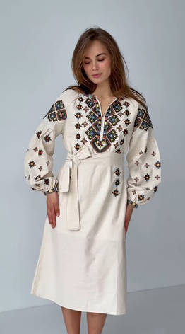 Вишита сукня бежевого кольору прикрашена різнокольоровою геометричною вишивкою розміри S, M, L, фото 2